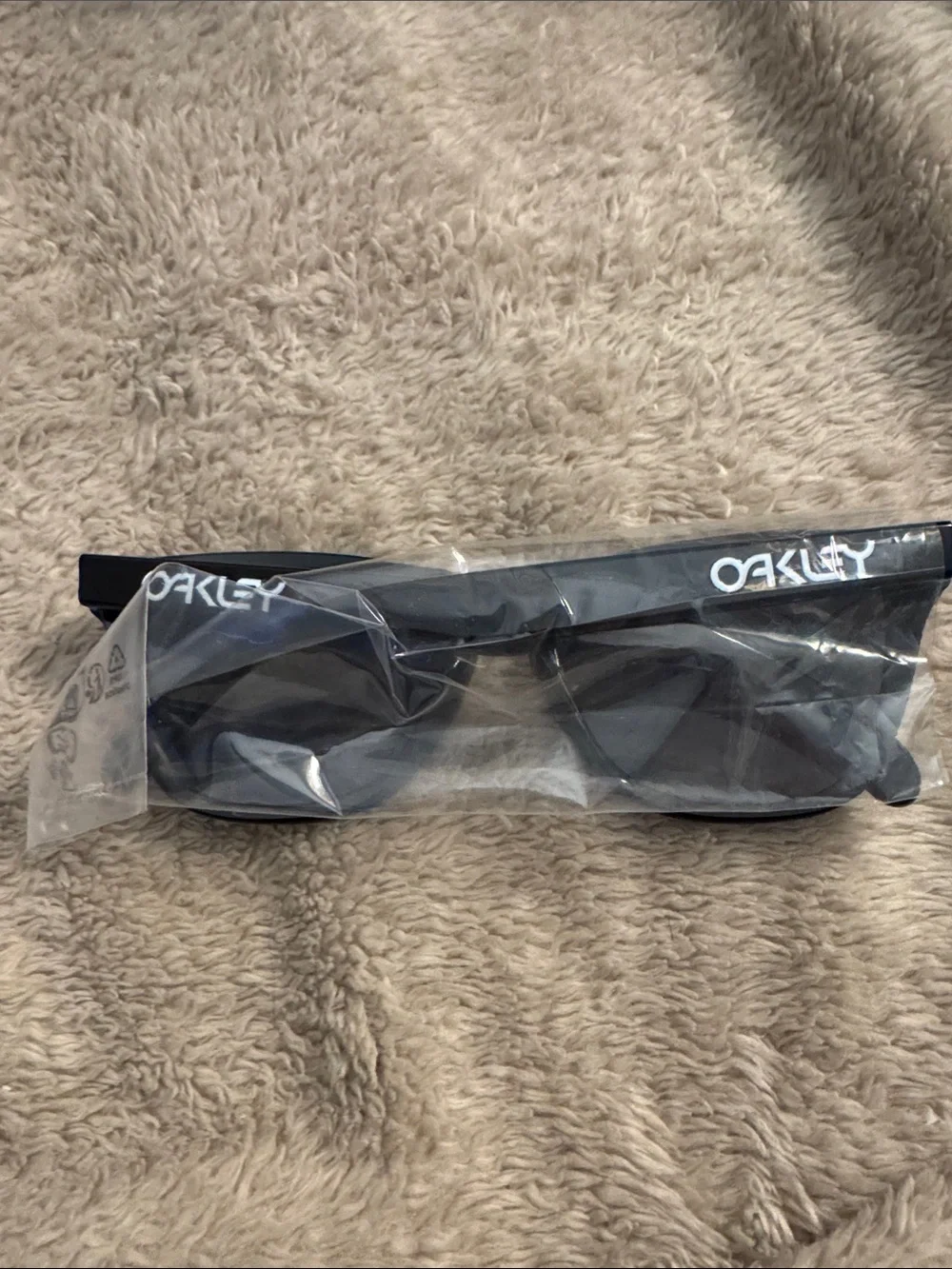 BRAND NEW OAKLEY FROGSKINS SUNGLASSES